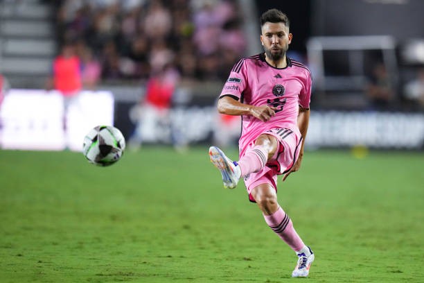 Jordi Alba đi vào lịch sử